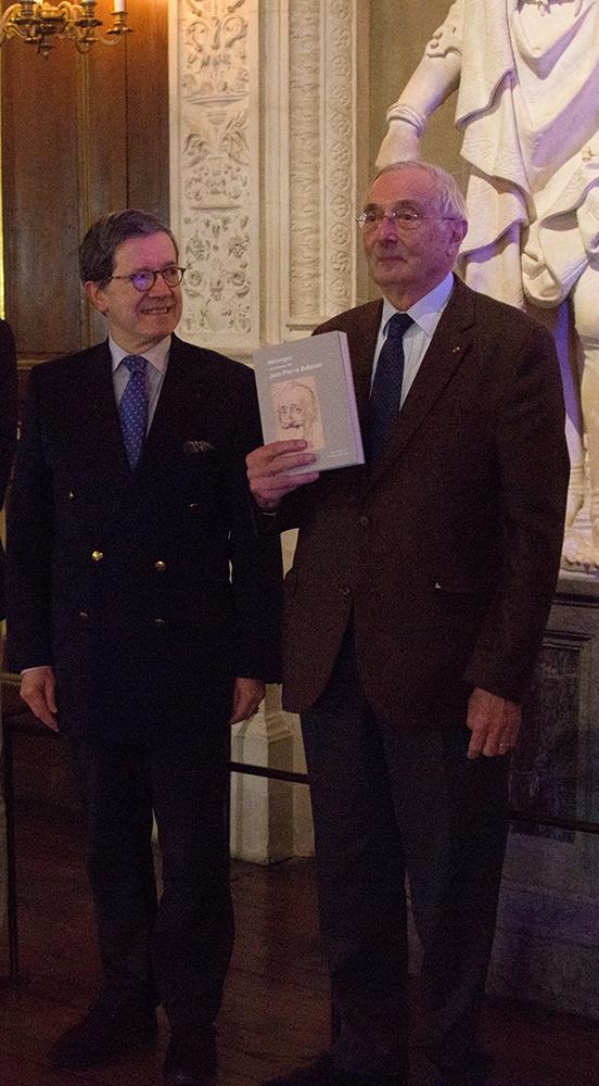 Media Name: a_livres_au_chateaumodifie.jpg