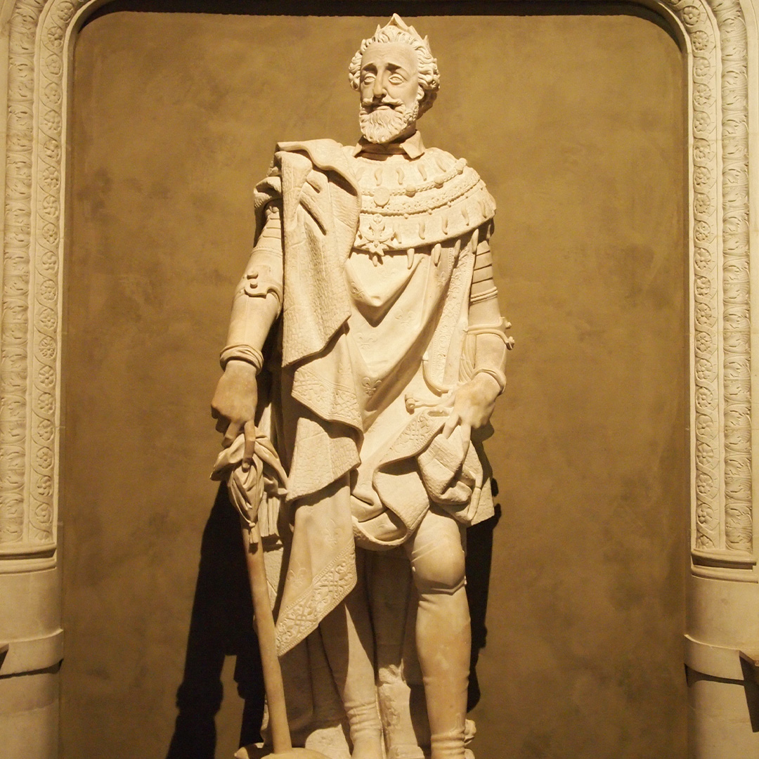 Pierre_de_Franqueville_statue_Henri_IV