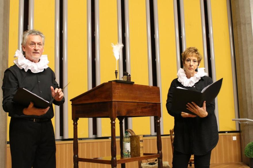 Media Name: a_lectures_essais_montaigne.jpg