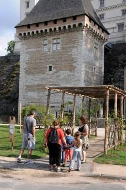 Media Name: balade_contee_aux_jardins.jpg