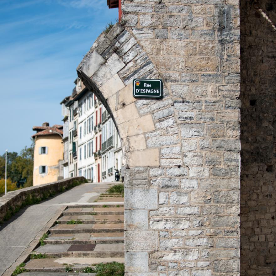 Media Name: o_07_porte_d_espagne_bayonne.jpg