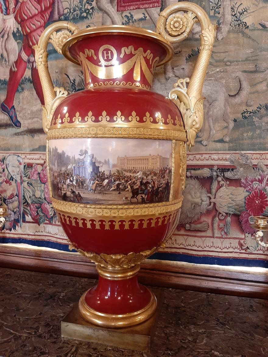 Media Name: o_vase_forme_etrusque_inauguration_statue_henriiv_1818.jpg