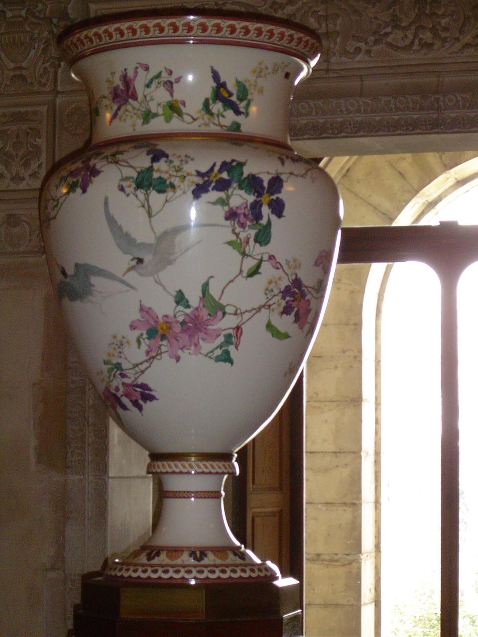 Grand vase de Bordeaux, porcelaine de Sèvres